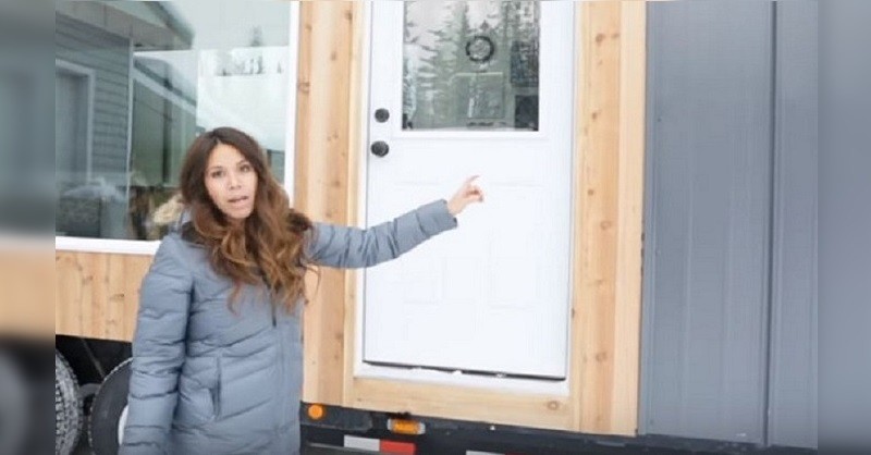 O casă mică în Alaska, cu o suprafață de 18 mp.  metri conține tot ce aveți nevoie pentru viață