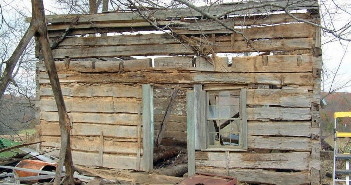 Transformare uimitoare a unei cabane dărăpănate din 1830 într-o casă de vis cu interior rustic