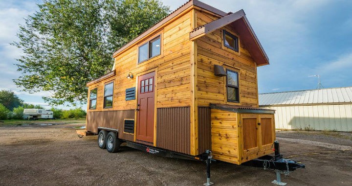 O mini casă mobilă cu un interior surprinzător de cald conceput pentru viață și călătorii