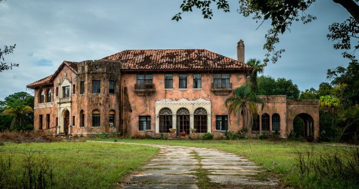 Conac unic abandonat din Florida, în valoare de peste 2 milioane de dolari