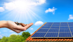 Cât produce un panou fotovoltaic pe an?
